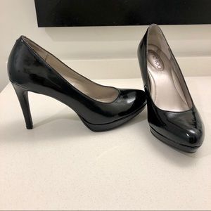 Me Too ‘Holly’ Black Patent Leather Pump Size 6
